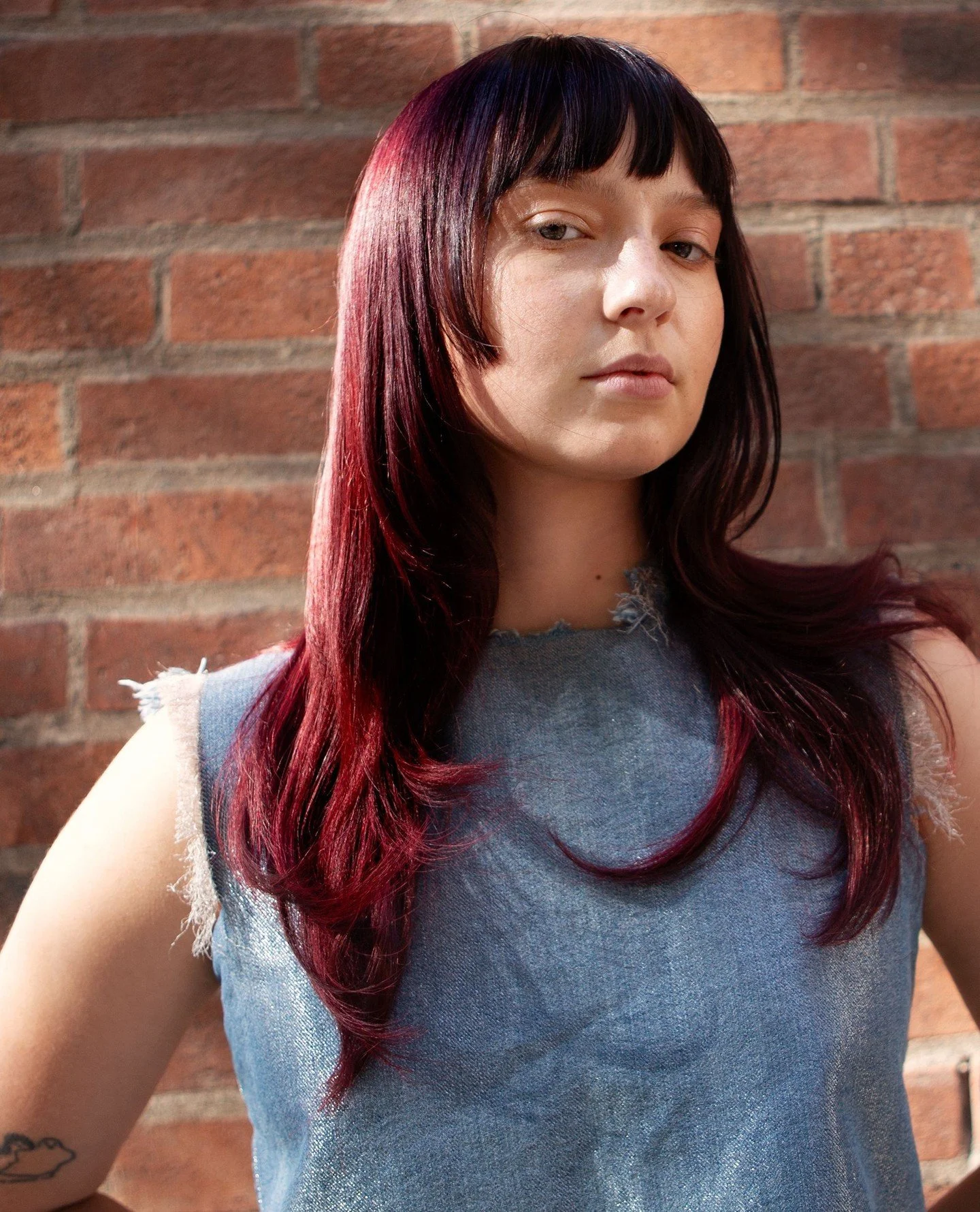 SS26 is in the details you don&rsquo;t force. Cherry shine, Stockholm light =  a finish that feels both timeless and new.