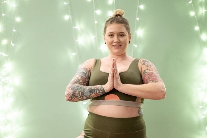 #MeetTheLumosTeam @gram_of_ash ✨⁠
⁠
Ash loves to flow, but she brings a gentle touch to Monday afternoons:⁠
⁠
Mondays:⁠
✨ 1:30pm Gentle Yoga at Green⁠
⁠
Ash (They/She) has been teaching yoga since 2015 but has been involved in dance and movement thei