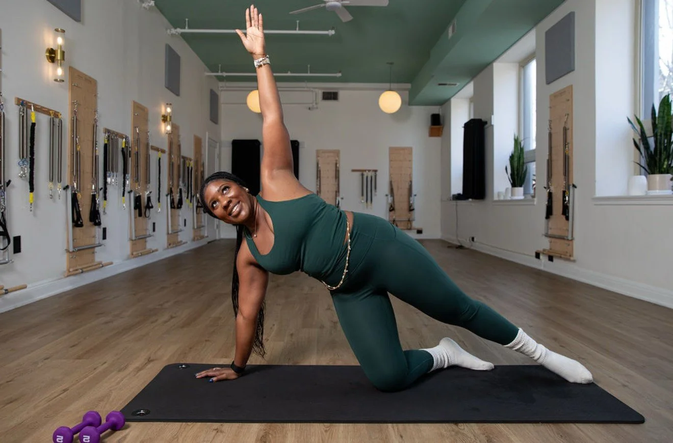COMMUNITY MAT PILATES 👯💫

You can now find our $10 community class on Wednesday nights rather than Tuesdays starting this week!

📸: @gabrielabarrantesphoto