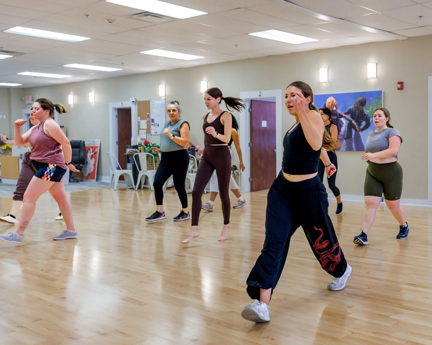 Dance CARDIO this Saturday with @xtina_hyatt and the playlist is looking FIRE 💓 Register on Momence!

10.17 10:30-11:15 AM @walker_ballroom_dance

@iankindon.photography