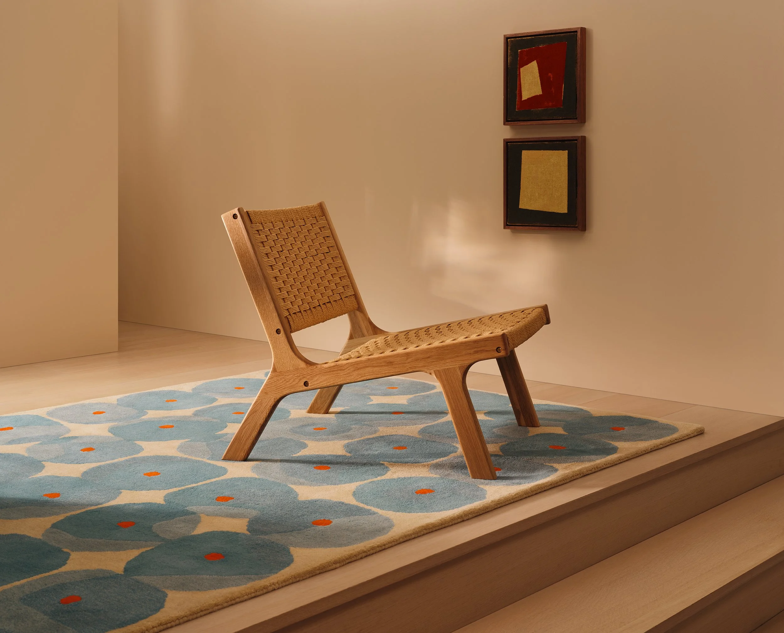 KHB05674_Habitat_Chair_on_Stair_r2.jpg