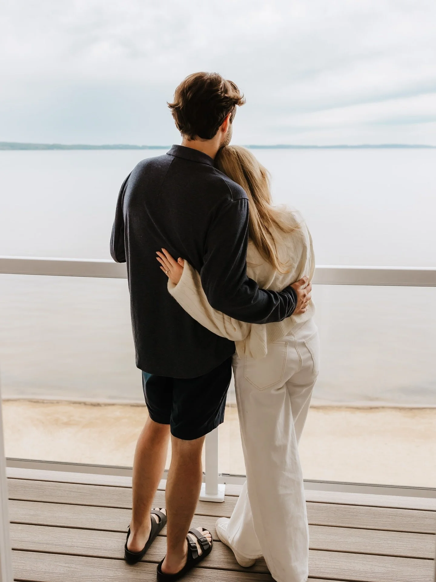 Treat that special someone to a truly unforgettable retreat 💙

Our Lakeview Balcony King is our top-rated room for couples, and for good reason. Offering breathtaking views of East Bay, a private lakefront balcony, a luxurious king-size bed, and a r