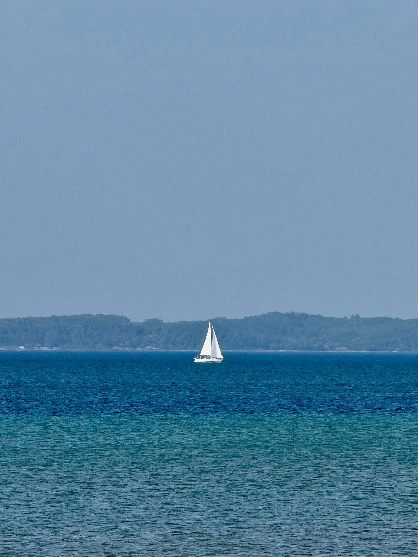 Summer in October? We&rsquo;re not complaining. ☀️⛵️

Take advantage of some last-minute availability at the Inn and soak up this weekend&rsquo;s 80-degree weather.

The beach and bay are calling your name so come chase the sun while it lasts! 🌊🏖️
