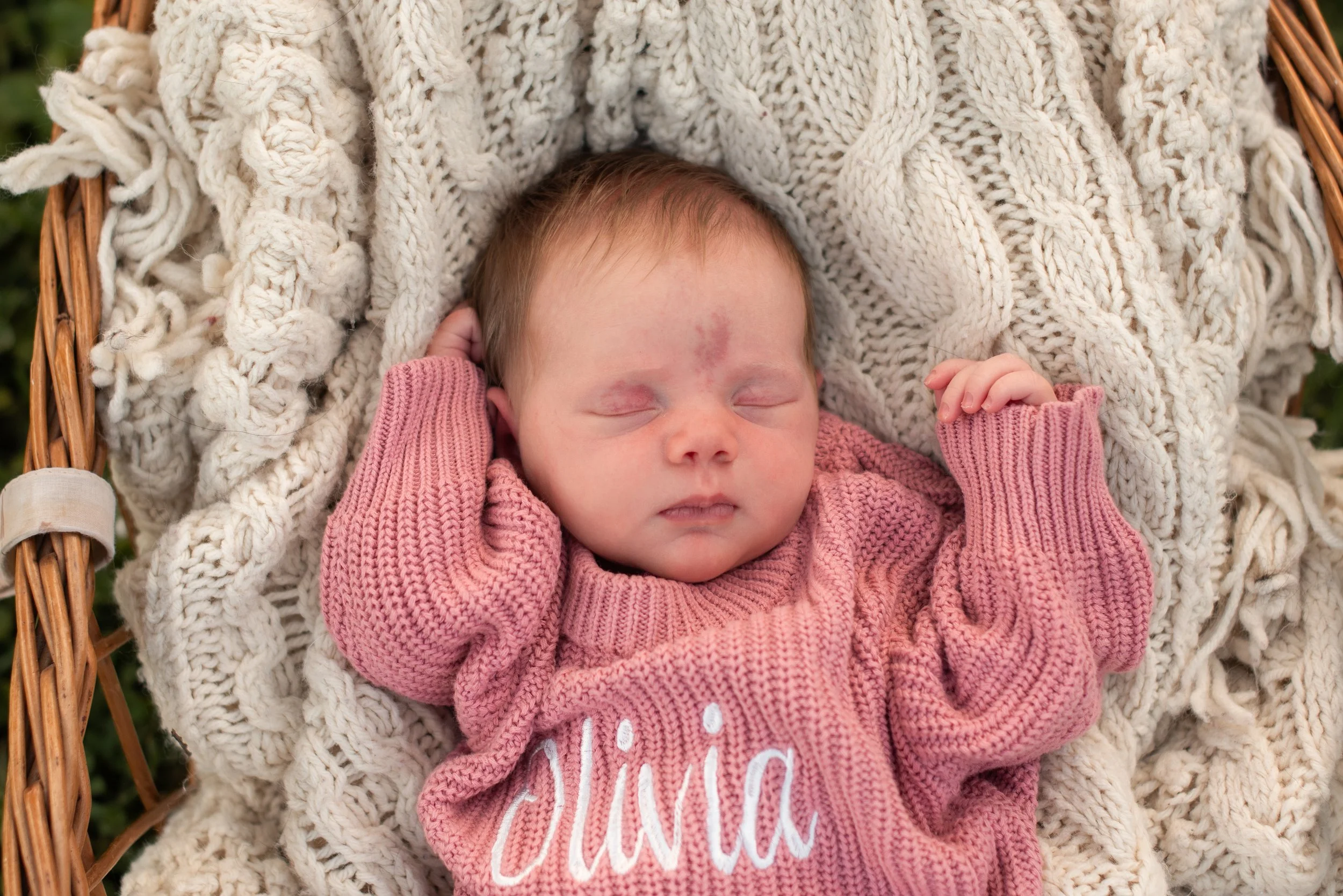 Outdoor newborn portrait created by an Alvin, Texas newborn photographer using natural light.