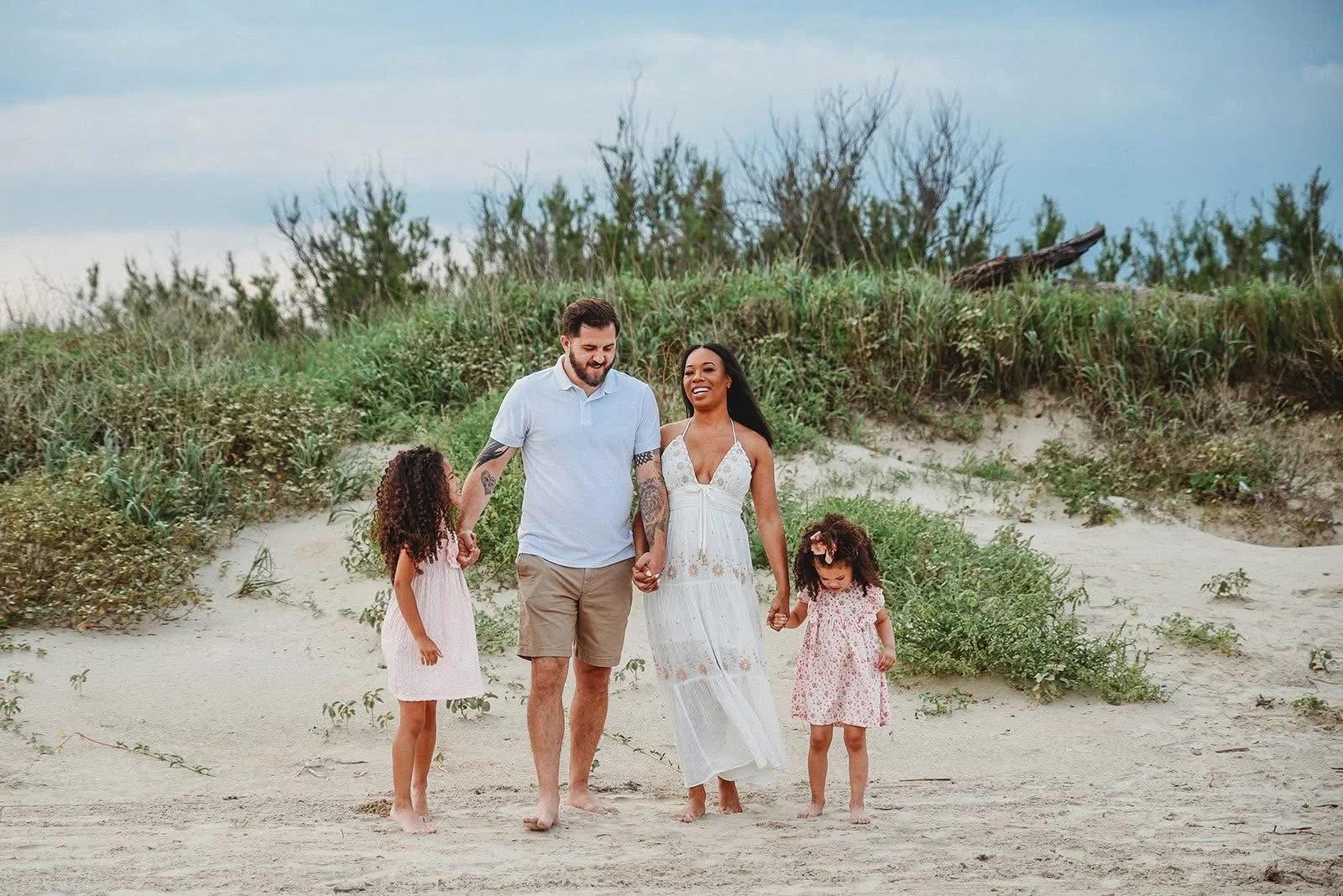 What to Wear for Family Beach Pictures in Galveston (Without Looking Too "Matchy")