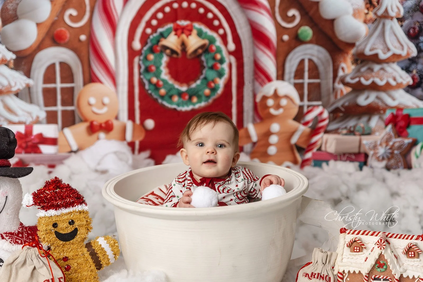 Child photographed during a Texas Christmas mini session