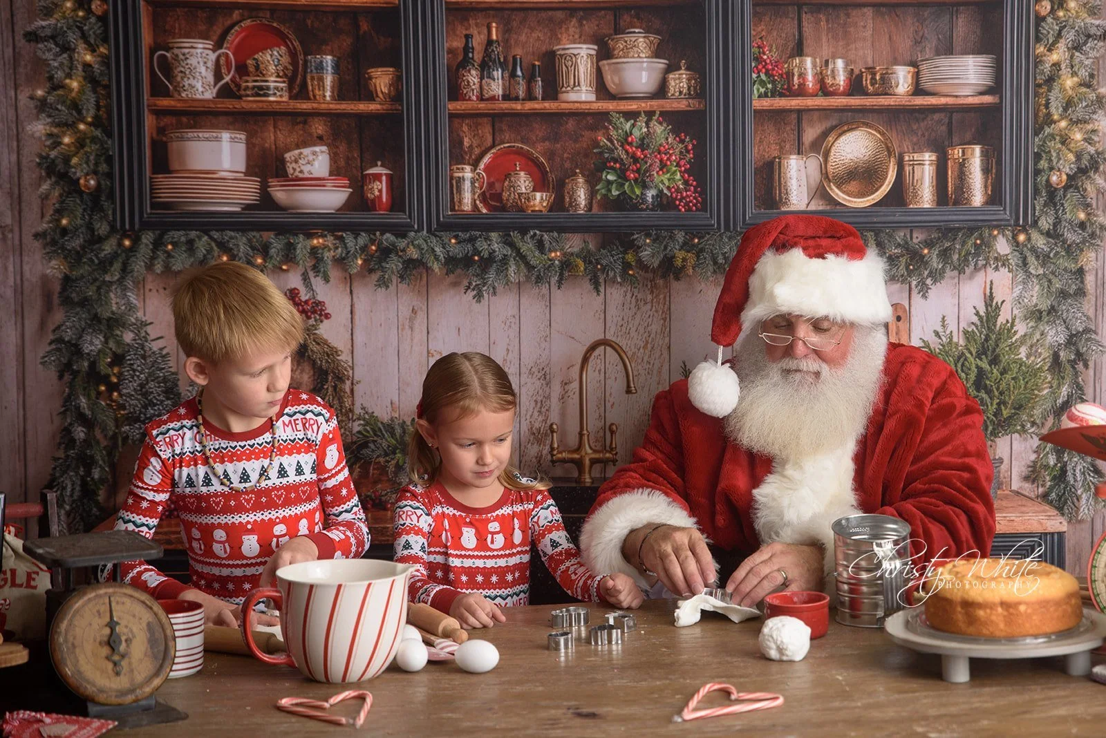 Interactive Santa photography baking experience in Alvin, Texas.