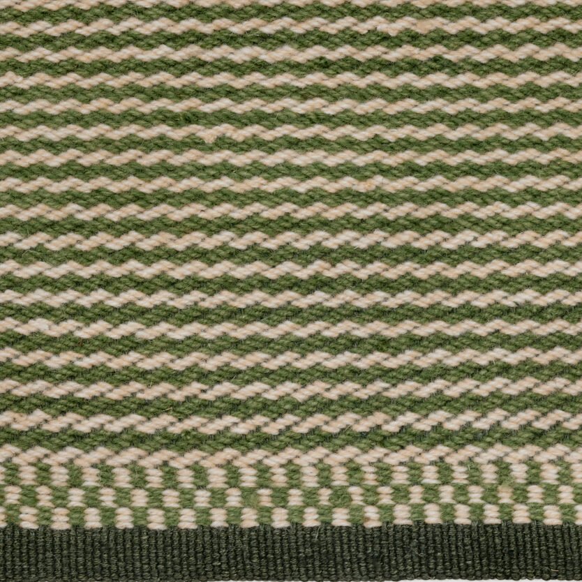 diewohnerei-Teppich-Fabula-Daisy-olive-offwhite-Detail.jpg