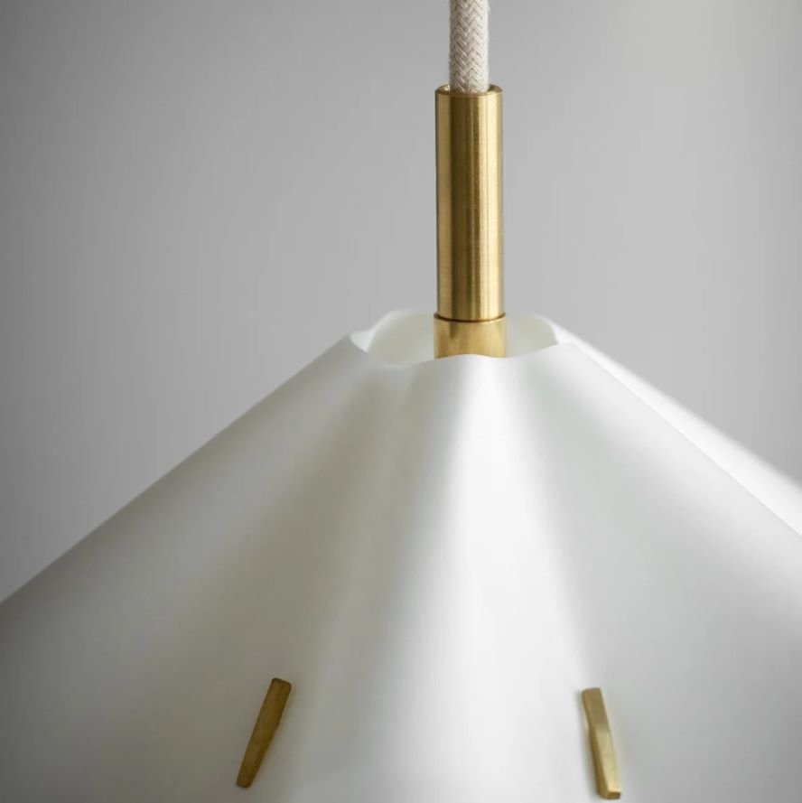 diewohnerei-moebe-leuchte-sinuate-gold-detail.jpg