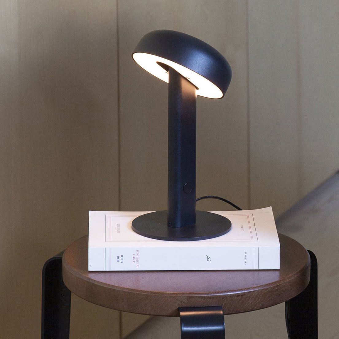 TIPTOE_NOD_lamp_schwarz_2.jpg