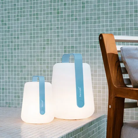 diewohnerei-fermob-lampe-balad-zwei-groessen-mayablau-mood.png (Kopie)