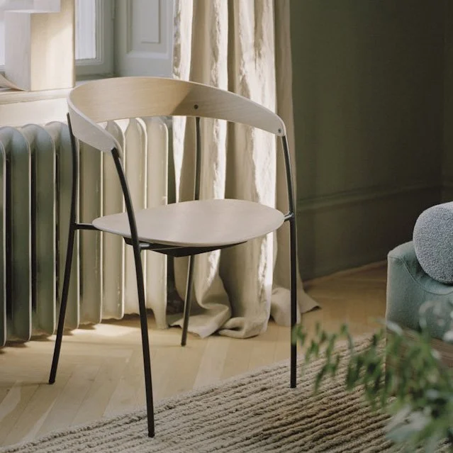 diewohnerei-newworks-stuhl-missing-armchair-eiche-mood1.jpg