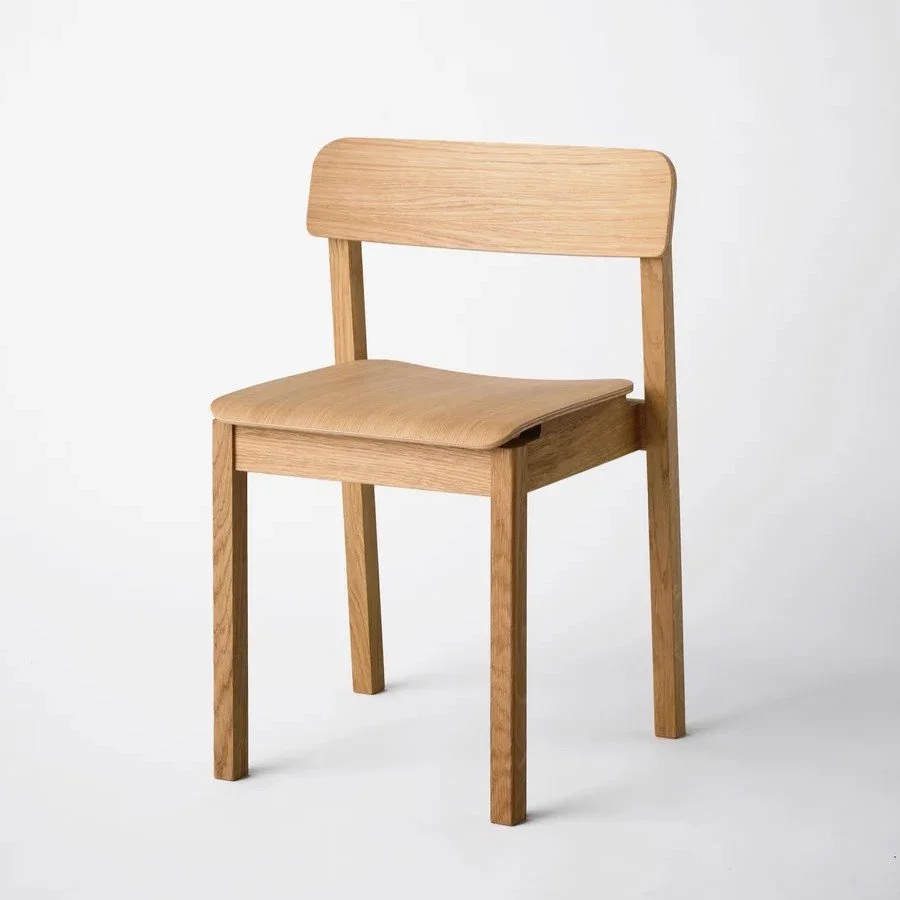 diewohnerei-moebe-stuhl-everyday-eiche-front.jpg