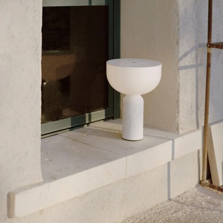 diewohnerei-newworks-tischlampe-kizu-portable-white-marble-mood.JPG