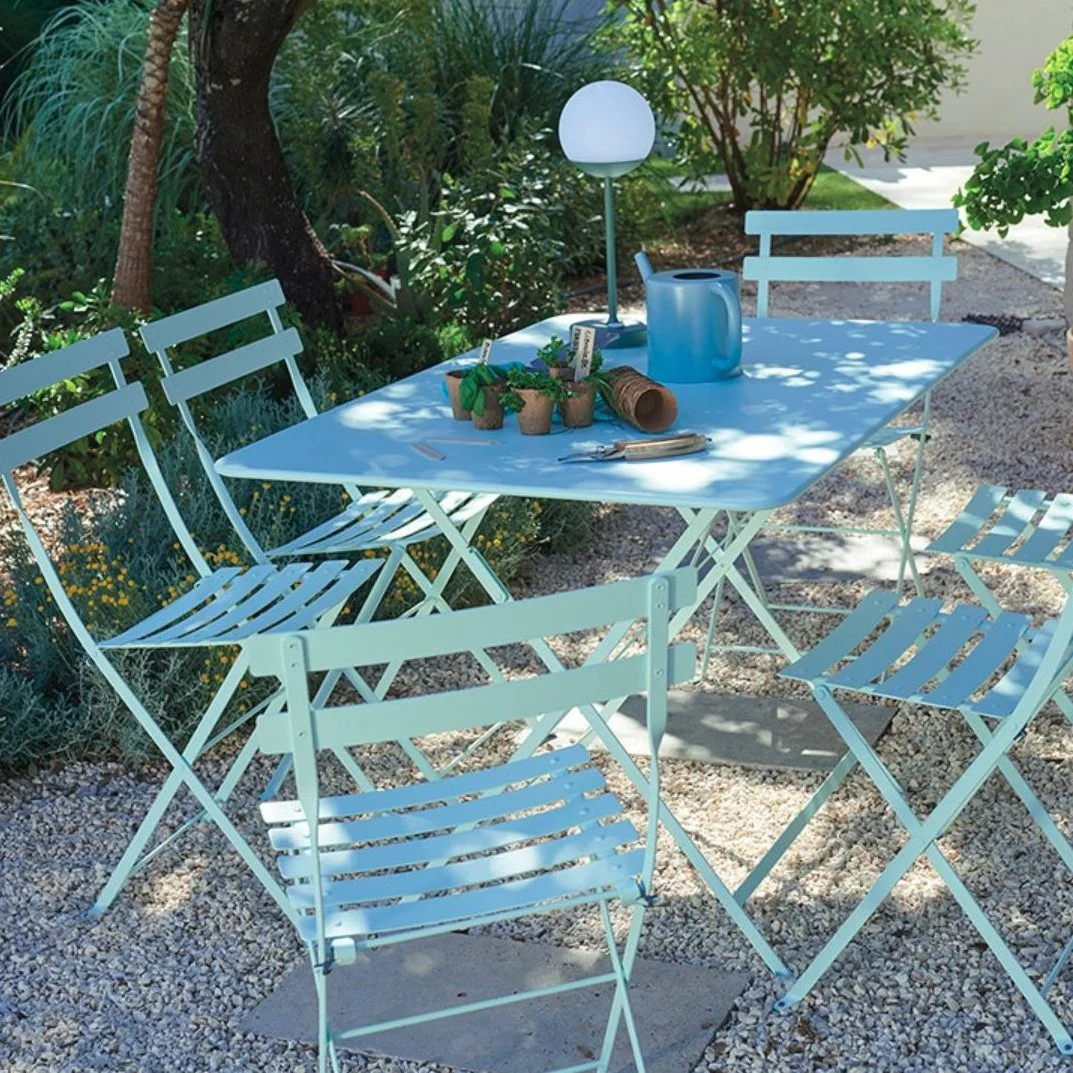 diewohnerei-fermob-tisch-bistro-77x117-gletscherminze-mood.JPG