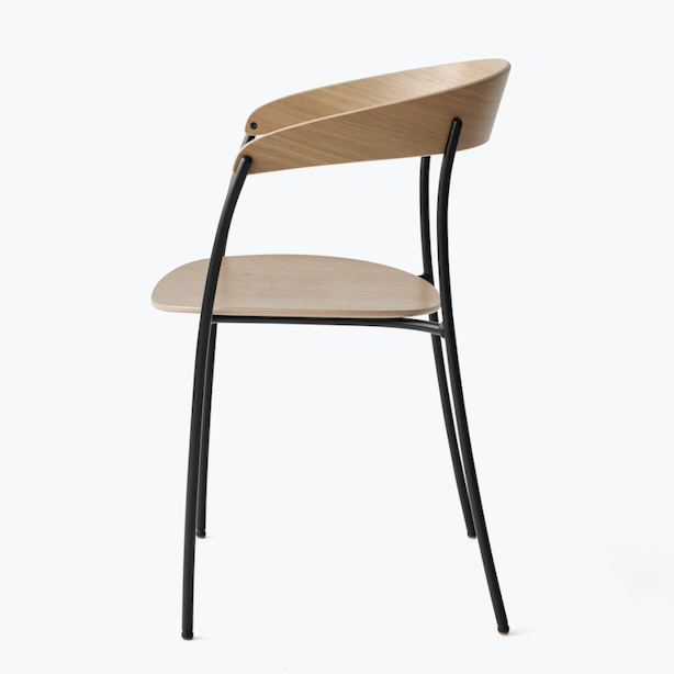 diewohnerei-newworks-stuhl-missing-armchair-eiche-seite.png