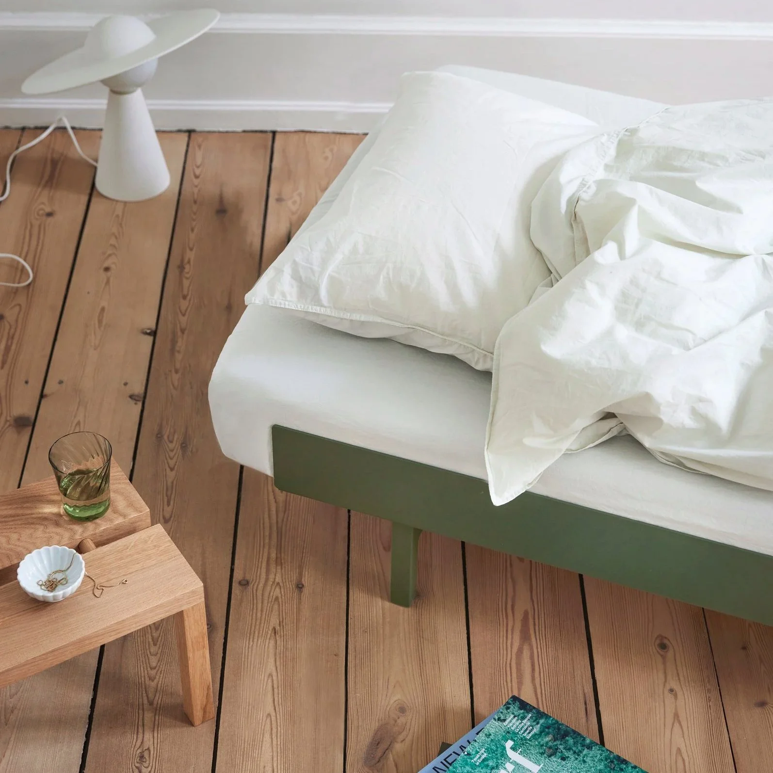 diewohnerei-moebe-bett-schmal-gruen3.jpg