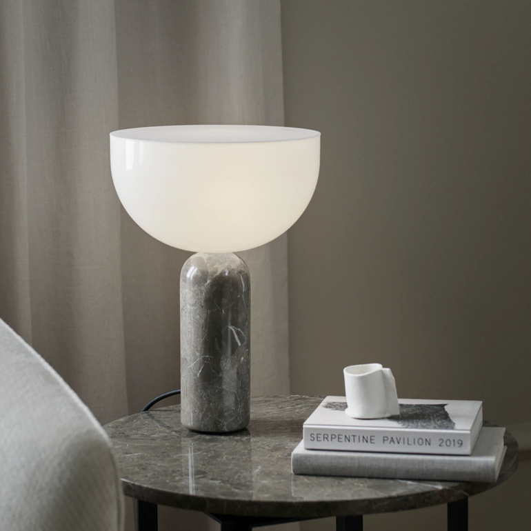 diewohnerei-newworks-tischlampe-kizu-gris-du-marais-marble-mood.png