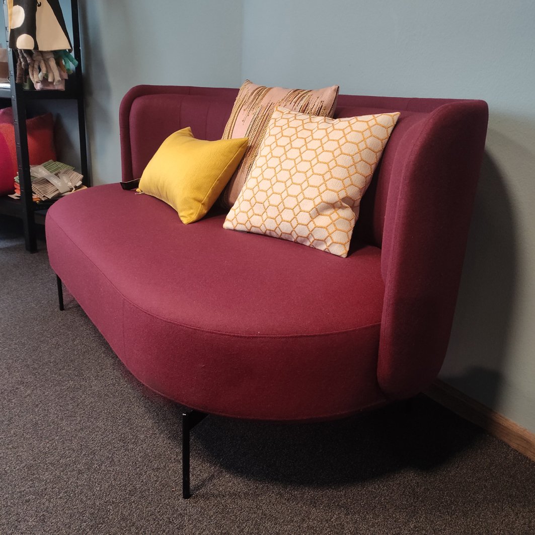 diewohnerei-softline-joe-sofa-laden2.jpg