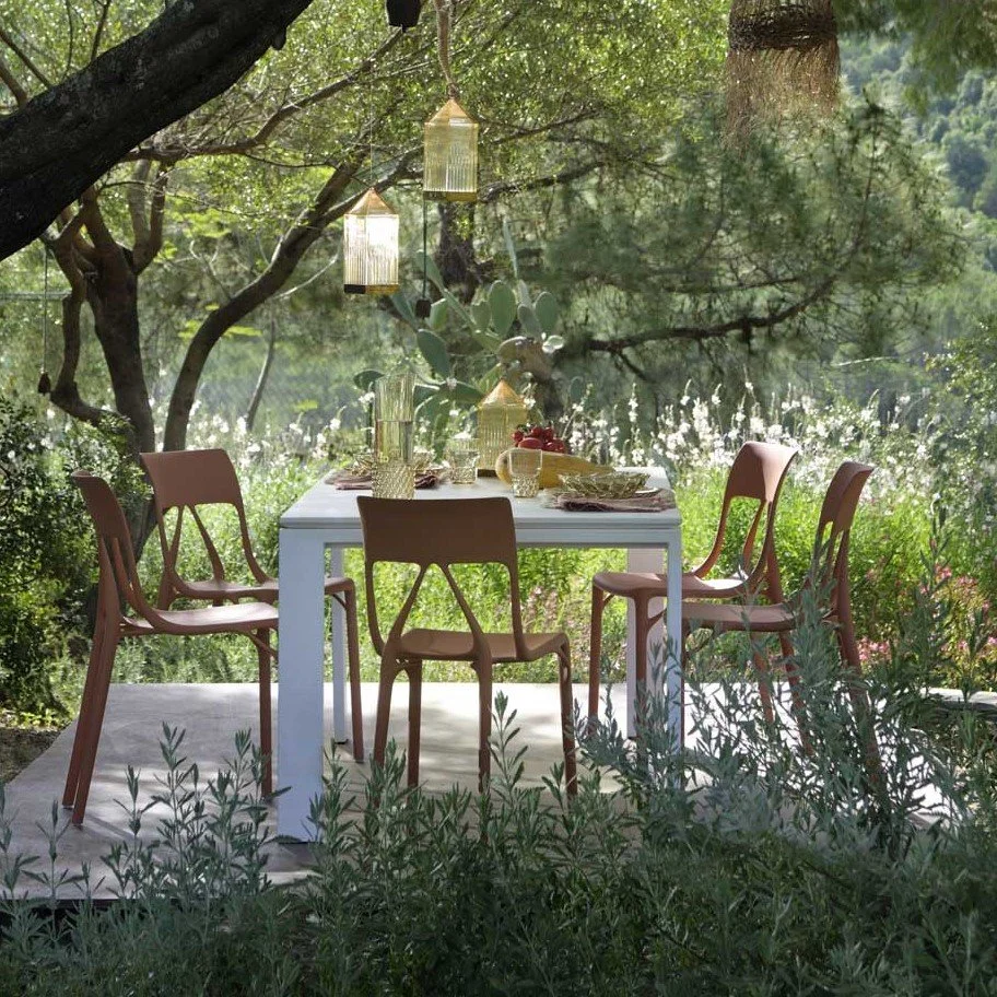 diewohnerei-kartell-stuhl-AI-Lite-brown-mood.jpg