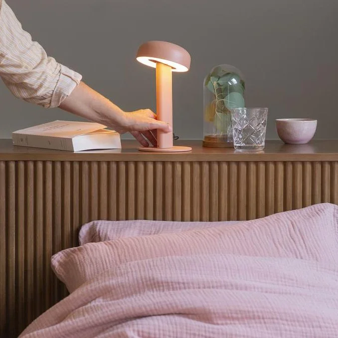 diewohnerei-tiptoe-lampe-nod-rosa-mood.jpg