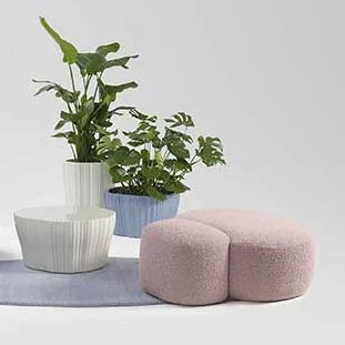 diewohnerei-kartell-pouf-aaland-rosa-mood.jpg