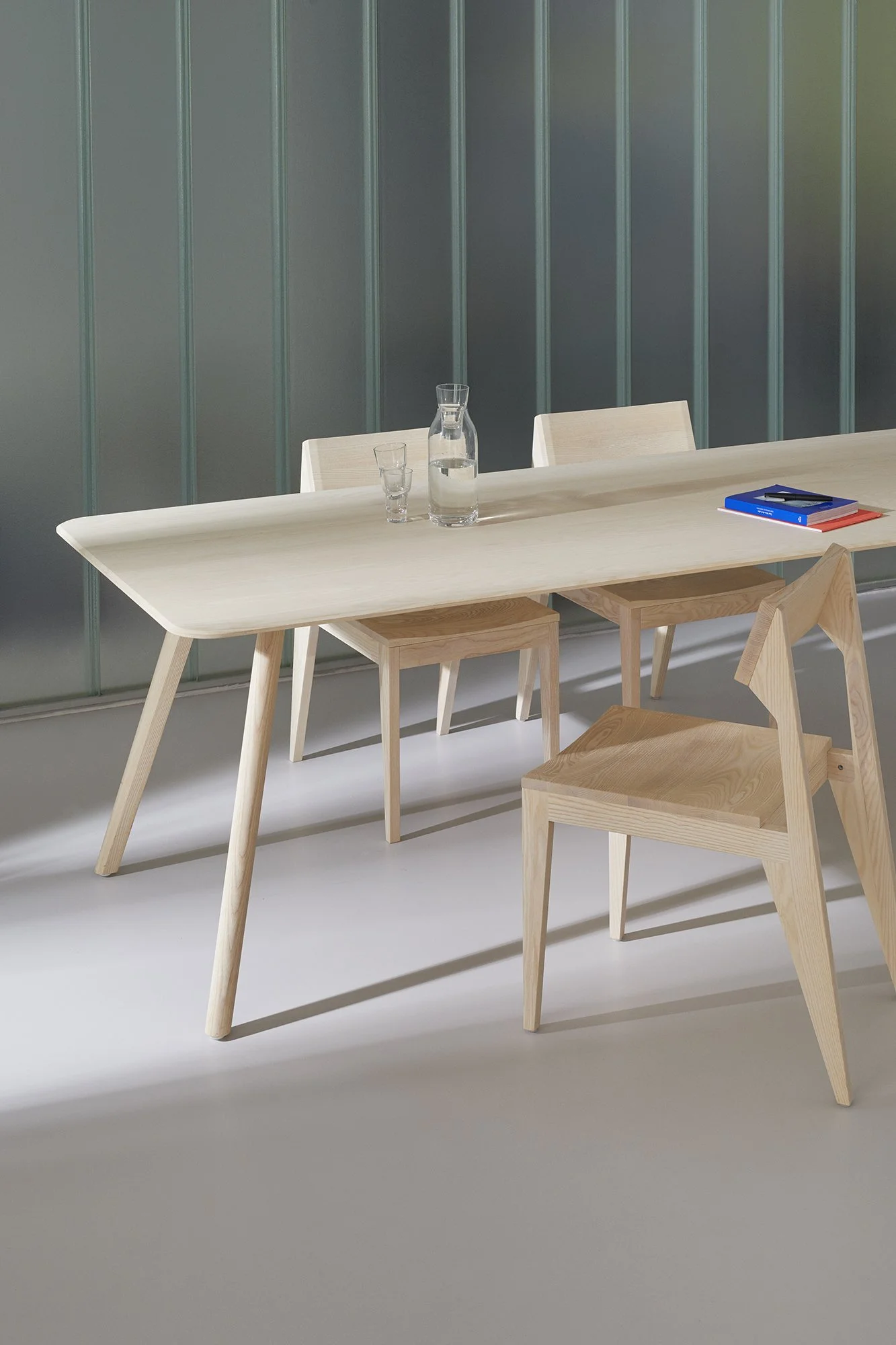 diewohnerei-out-Esstisch Meyer-medium-Esche-mood.jpg