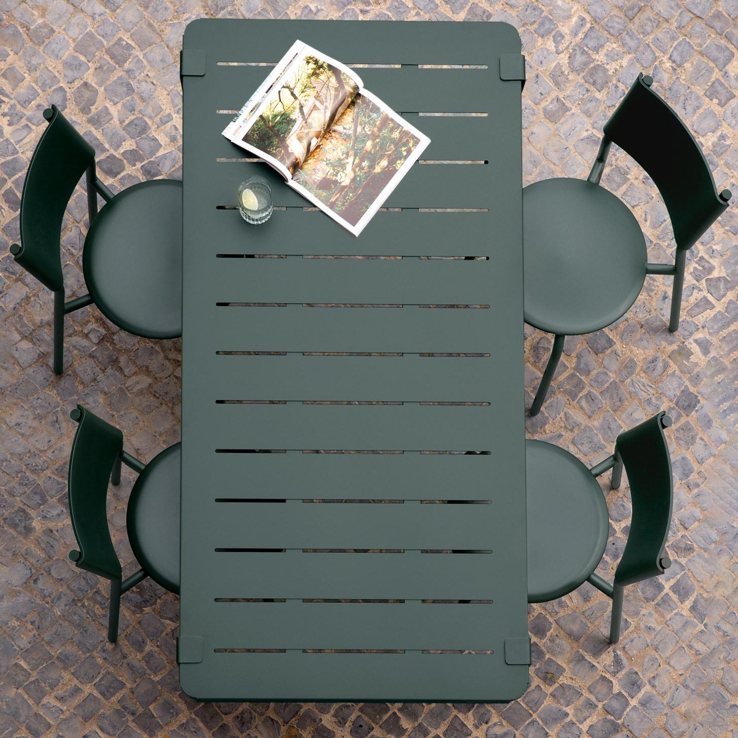 diewohnerei-Tisch+Stuhl-Tiptoe-Midi-green-mood2.jpg