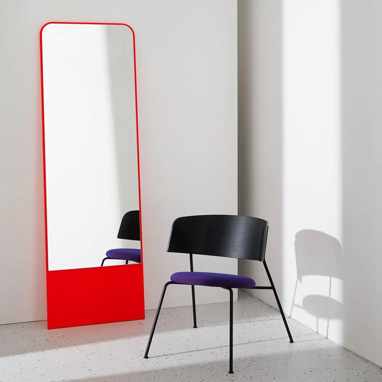diewohnerei-out-objekte-unserer-tage-spiegel-friedrich-leuchtrot-mood.jpg