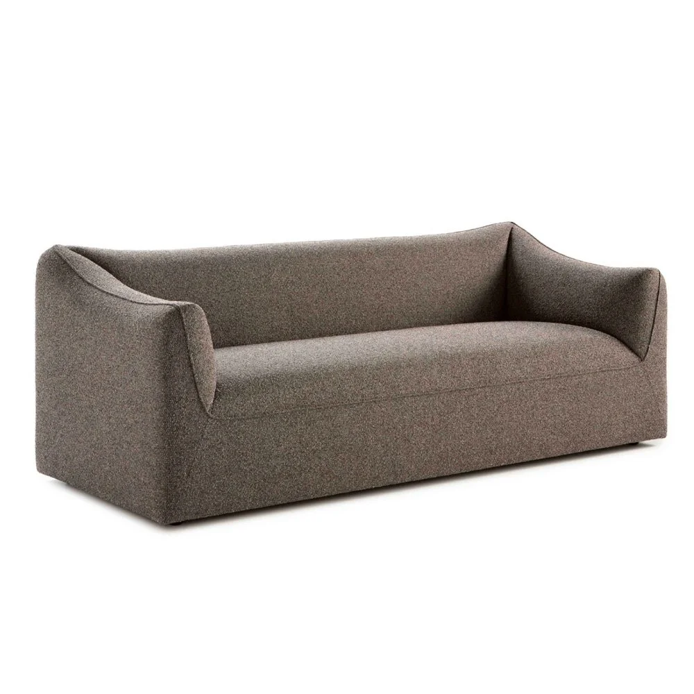 diewohnerei-pode-sofa-chablo-2,5sitzer-schraeg.JPG