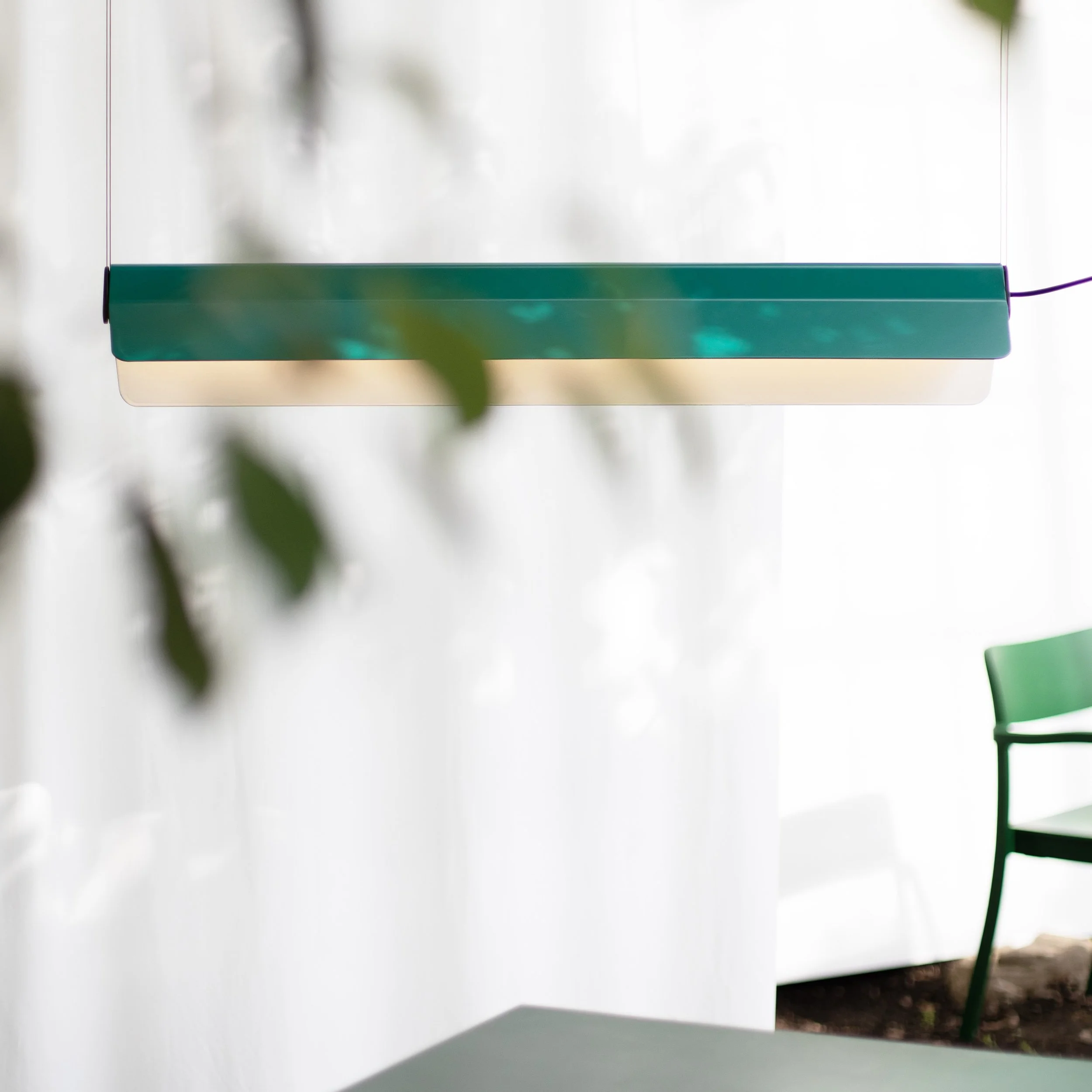 die wohnerei-aust und amelung-leuchte-salto-grün.jpg