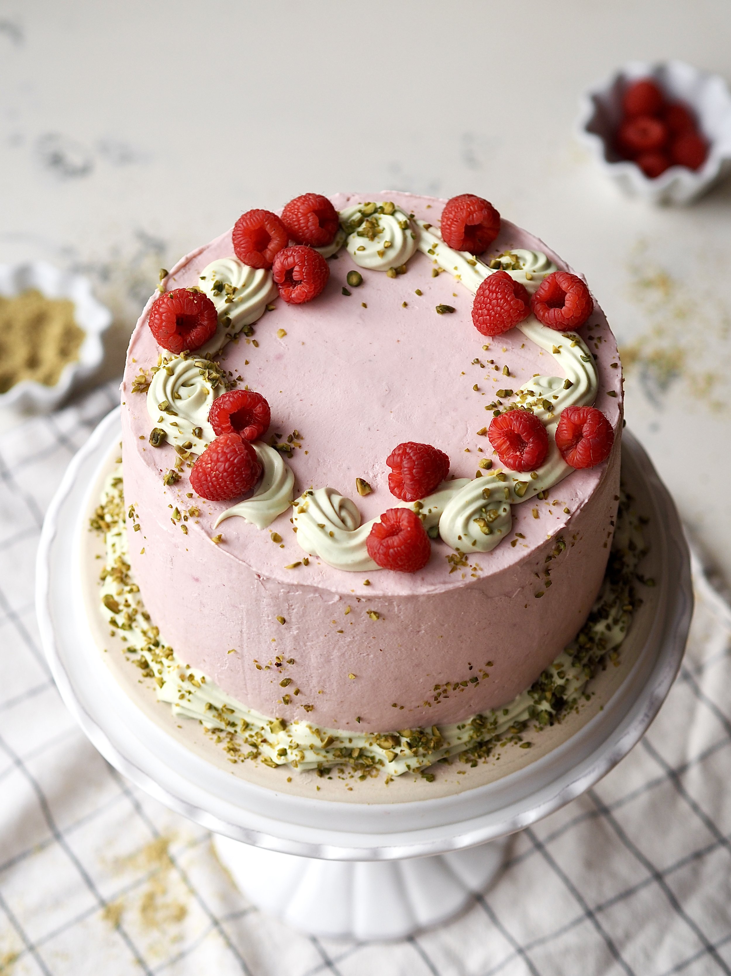 Pistazien Torte mit Himbeeren