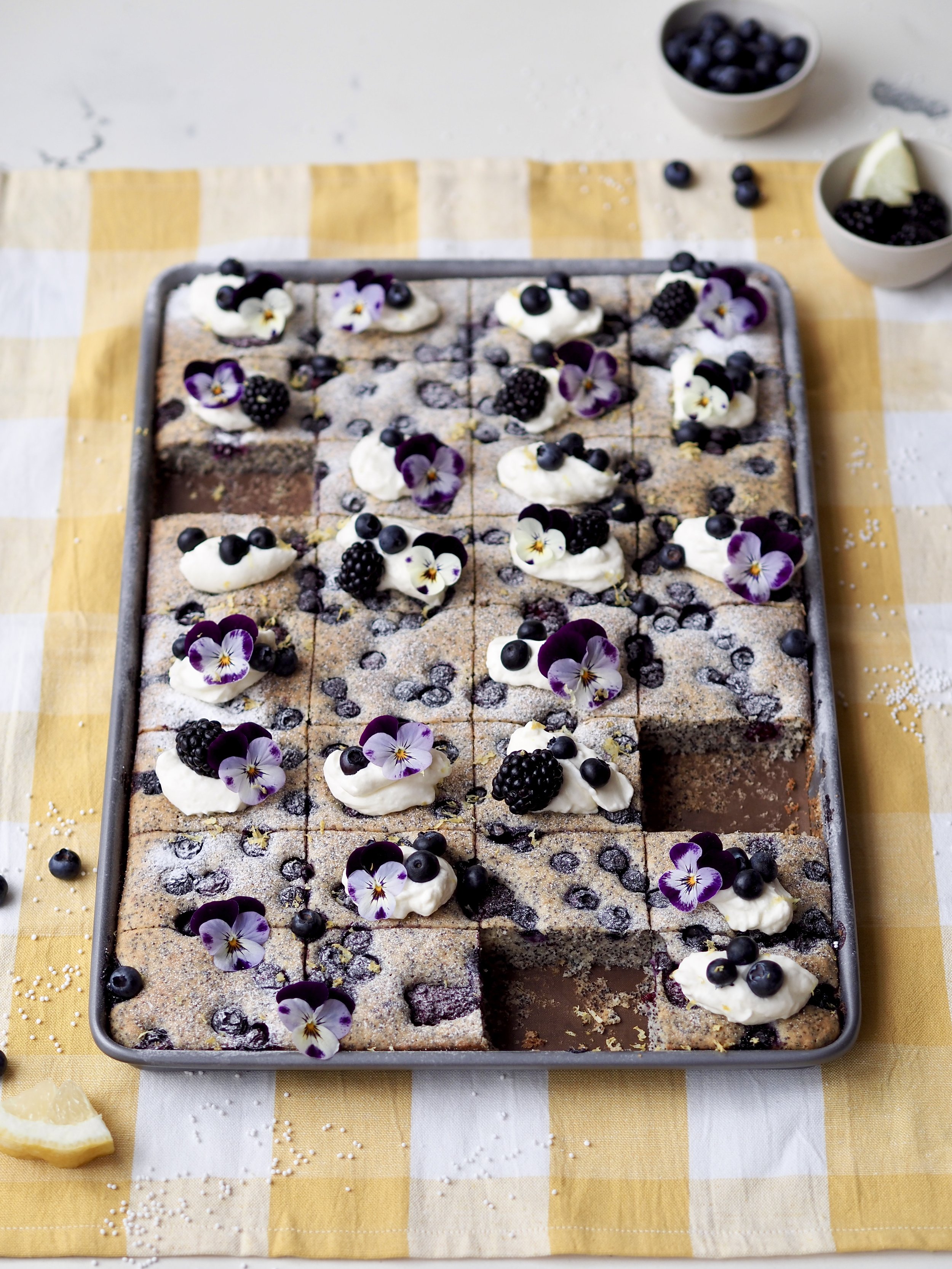 Beeren-Mohnkuchen