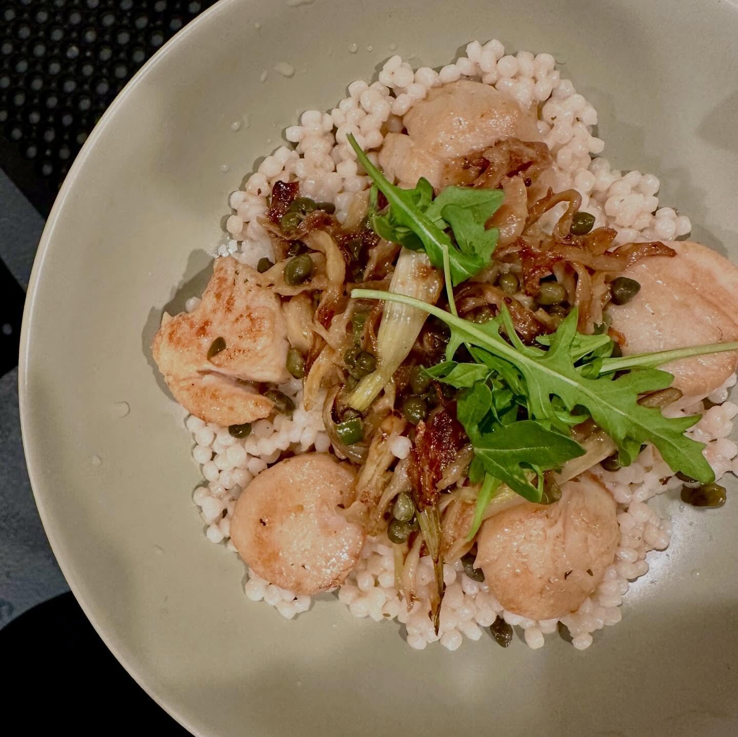 💘 Valentine&rsquo;s Weekend Specials 💘 

🍊Ruby Red Salad
Ruby red grapefruit, roasted beets, red onion, hazelnuts, arugula, grapefruit-honey vinaigrette

🥩 Cocoa-Crusted Ribeye
12oz grilled ribeye, roasted Brussels sprouts, crispy roast potatoes,