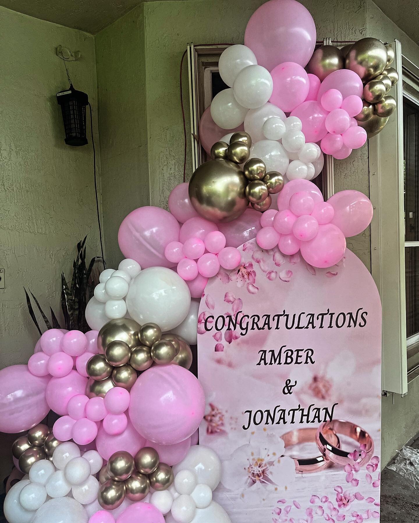 Love is in the air, and so are these dreamy pink and white balloons! 🎈💖 Cheers to the newlyweds! 🥂✨ #JustMarried #LoveInTheAir #balloongarland #eventdecor #backdroprental