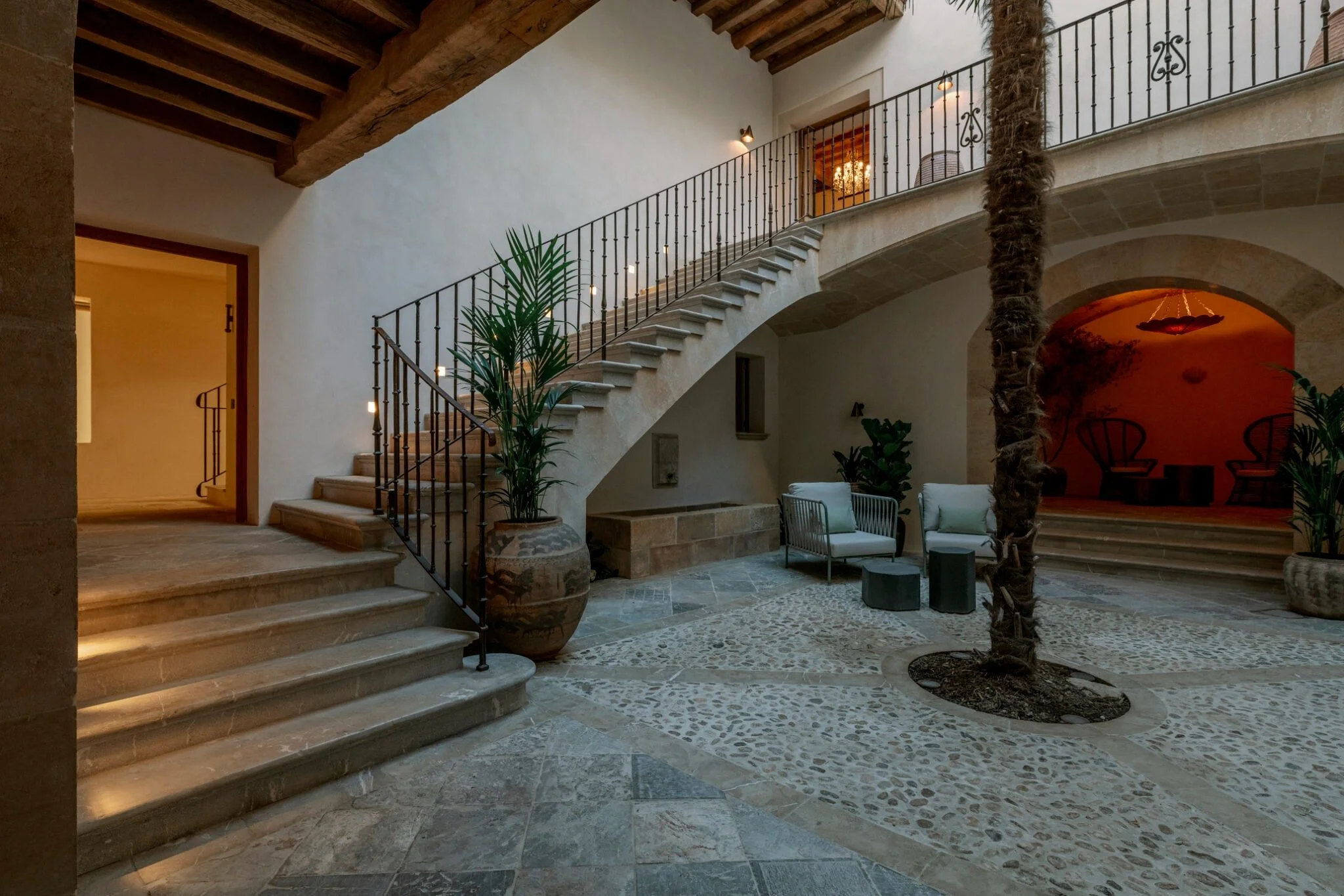 imgi_13_Vestige-Miramar-Entrance-hall-2048x1365.jpg