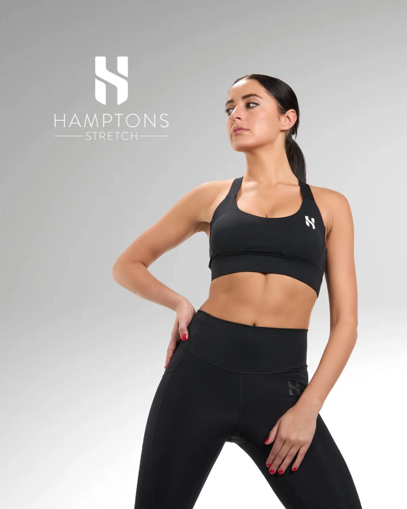 Hamptons Stretch Carbon Performance Sports Bra

Designed to support you through every movement with intention and ease. This sports bra delivers a secure, sculpting fit that feels comfortable from high-intensity training to slower recovery days. Brea