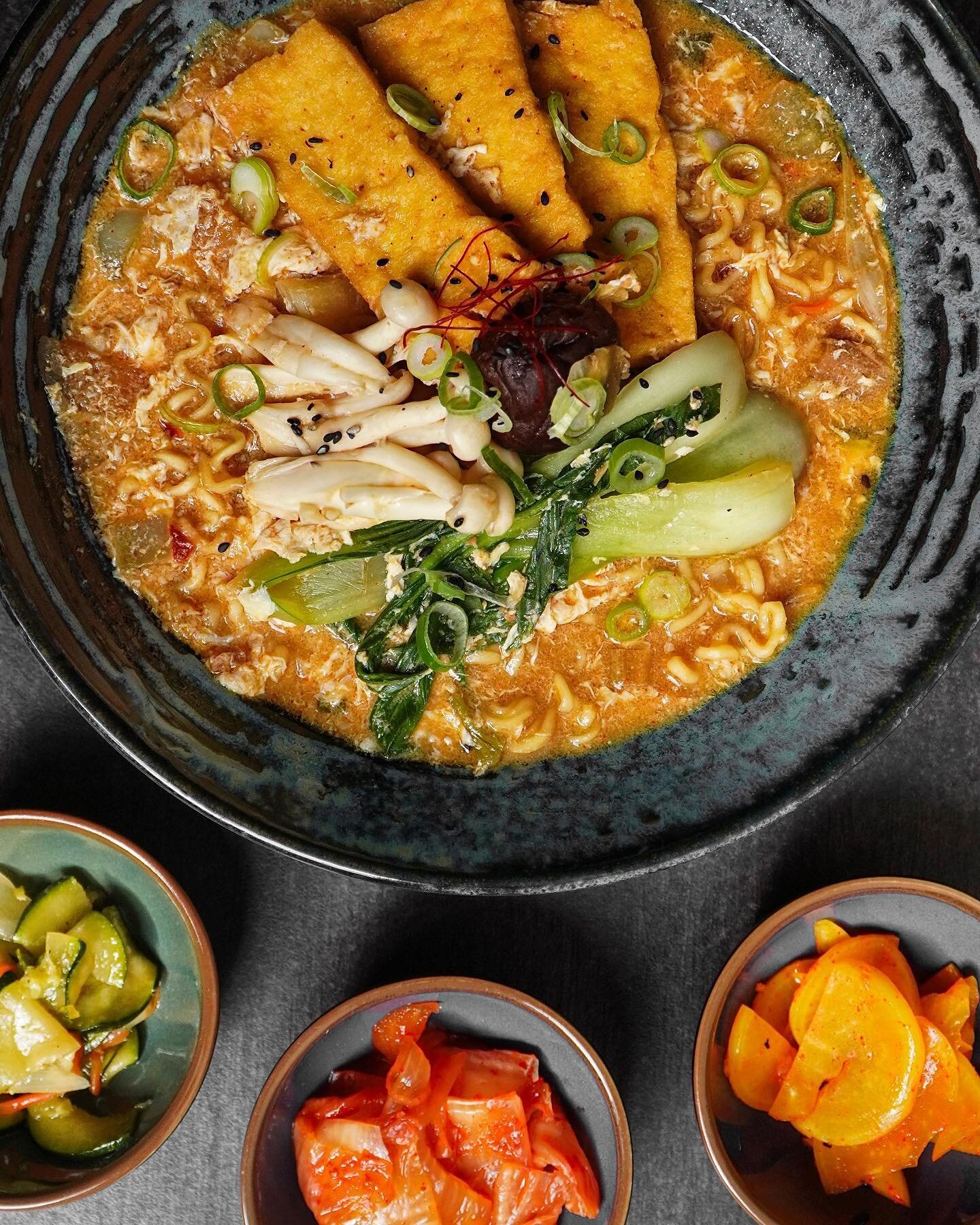 Vegetarian Deonjang Dubu Ramen to warm you up these cold days~🍜

#praha #prague #korean #food #koreanfood #ramen #praguerestaurant #restauracepraha #kamvpraze #kpopcz