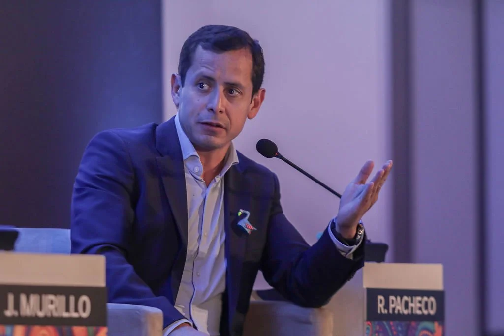 WEF_REV-6.jpg