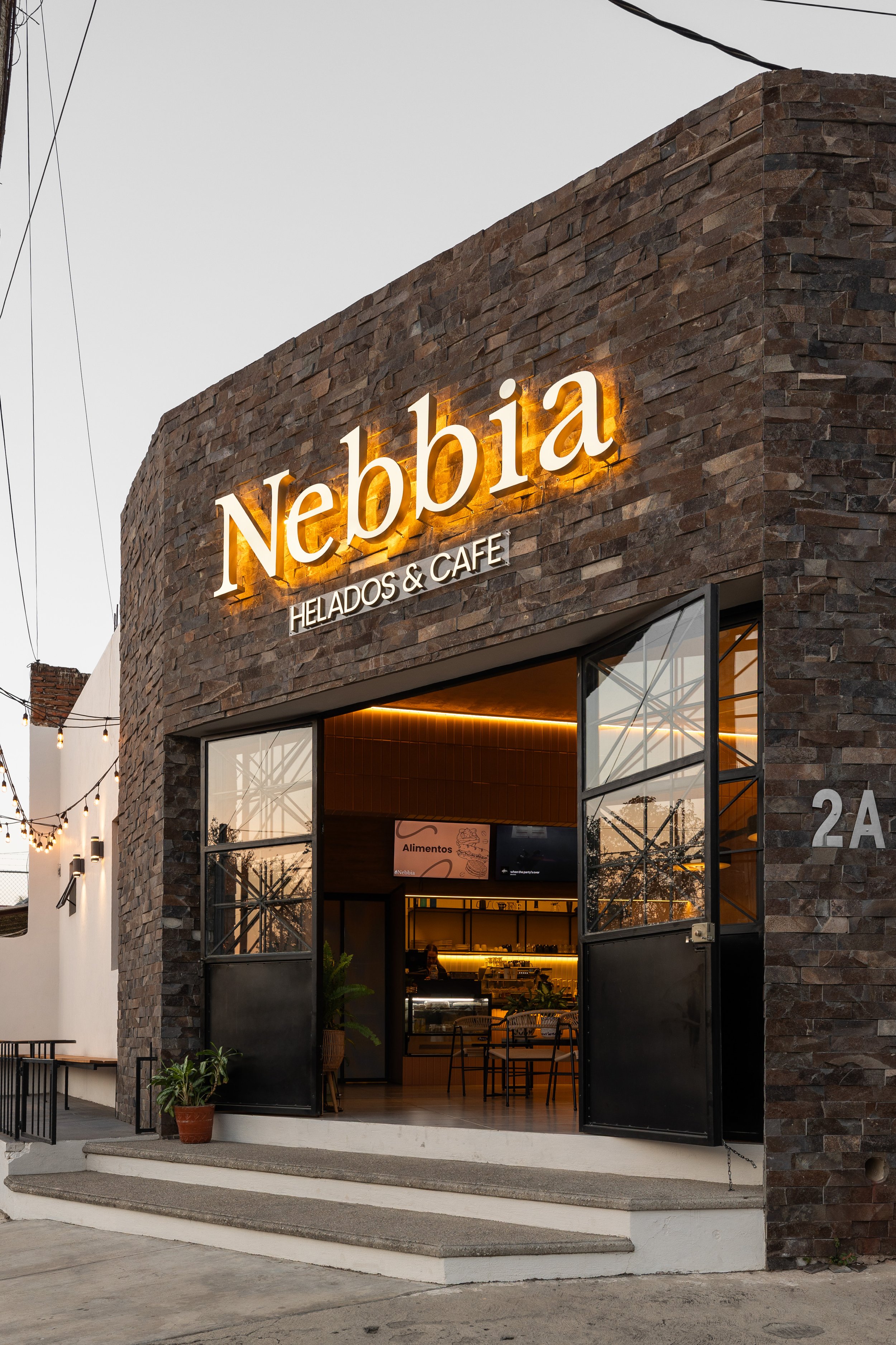 NEBBIA HELADOS Y CAFE EN  CD GUZMAN