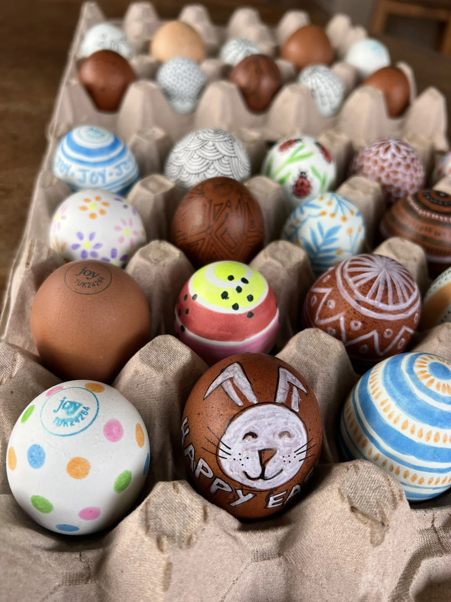 Joy-Farms-free-eggs-Surrey-Easter-egg-painting-ideas04.JPEG