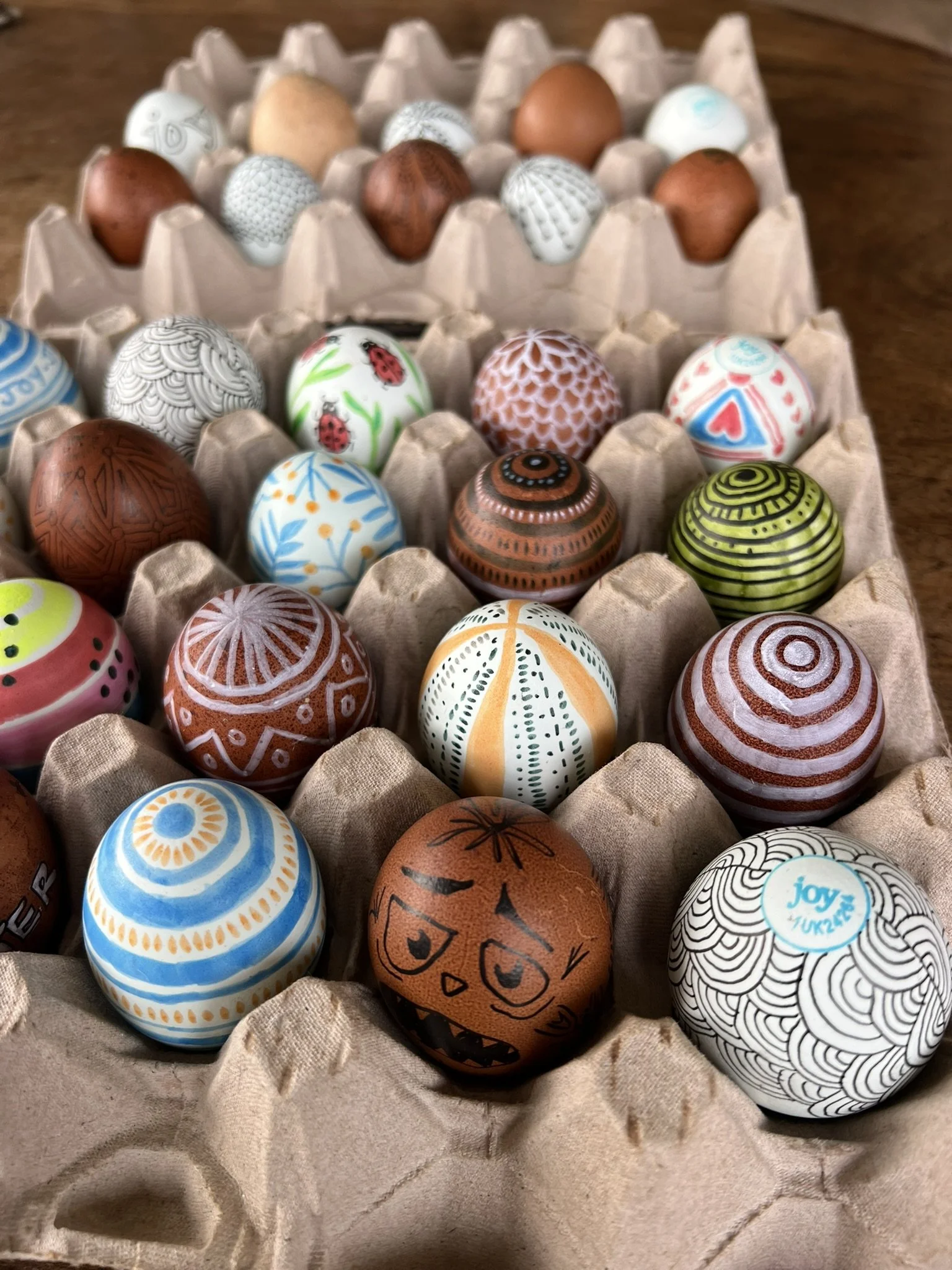 Joy-Farms-free-eggs-Surrey-Easter-egg-painting-ideas05.JPEG