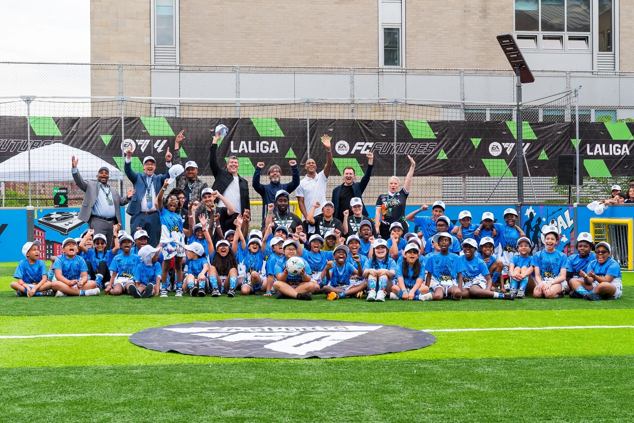 Throwback to the unveiling of the pitch at PS/MS 31, with SBU Academy Coach-Mentors leading activities throughout the day!

💙 Alongside school partners and Love F&uacute;tbol, South Bronx United will deliver activities and programs on the pitch to e