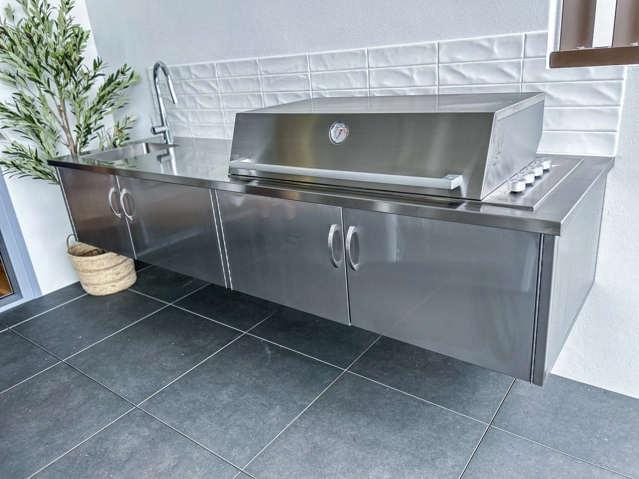 A floating BBQ Unit.
Easy to clean, practical, durable and seriously good-looking.
