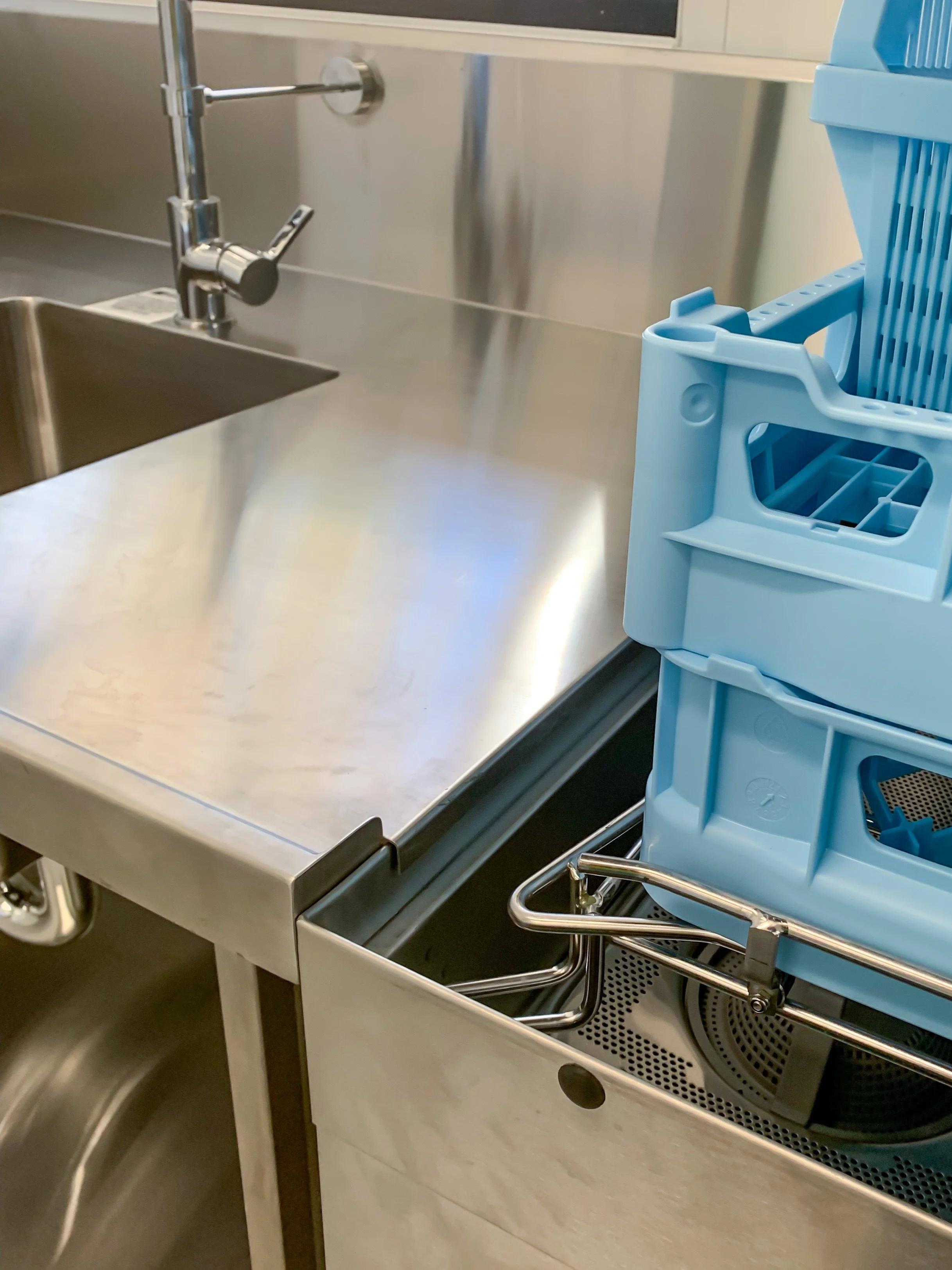 Stainless Steel Commercial Benchtop integrated to Dishwasher