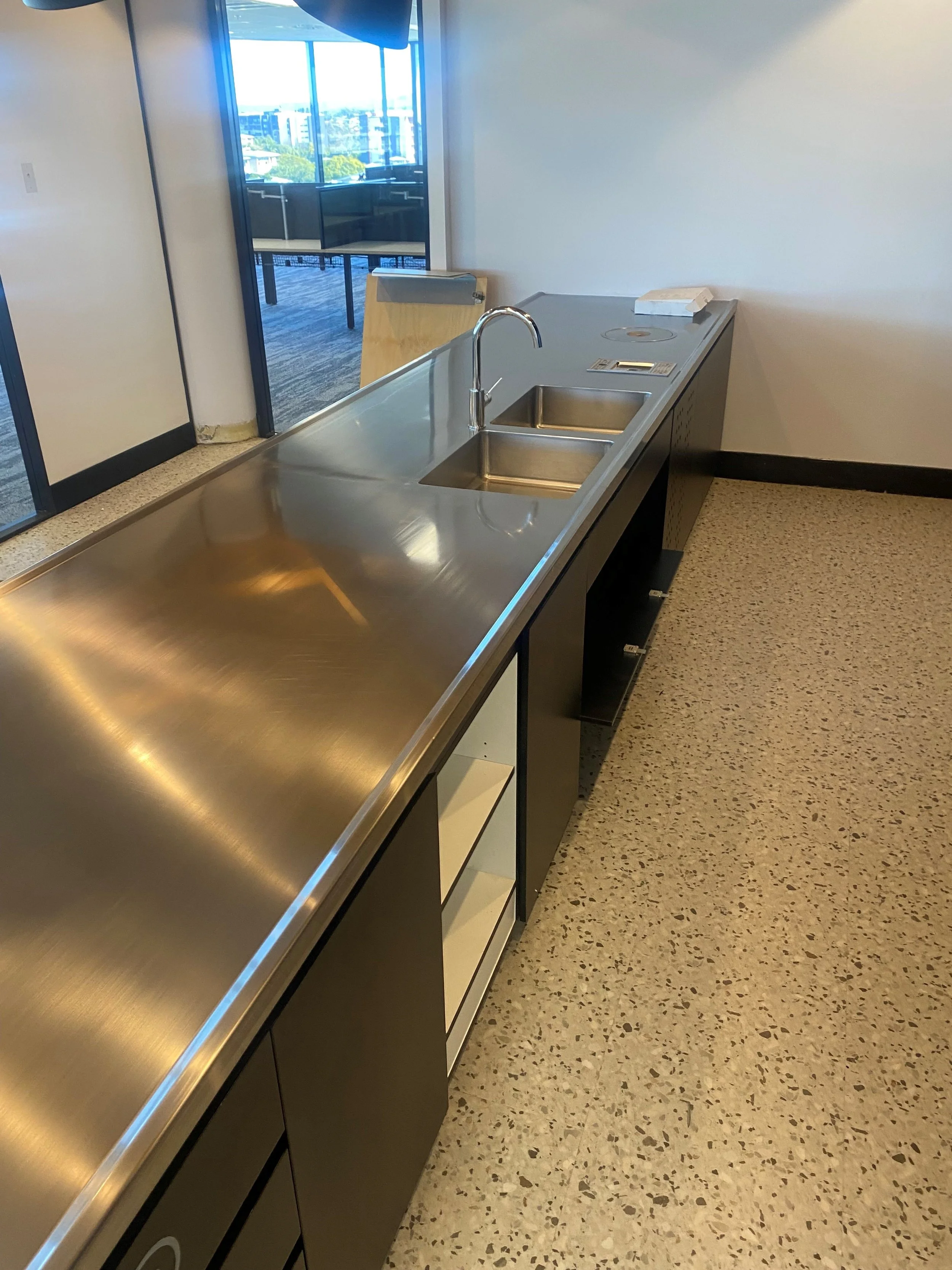 Stainless Steel Benchtop Wet Edge