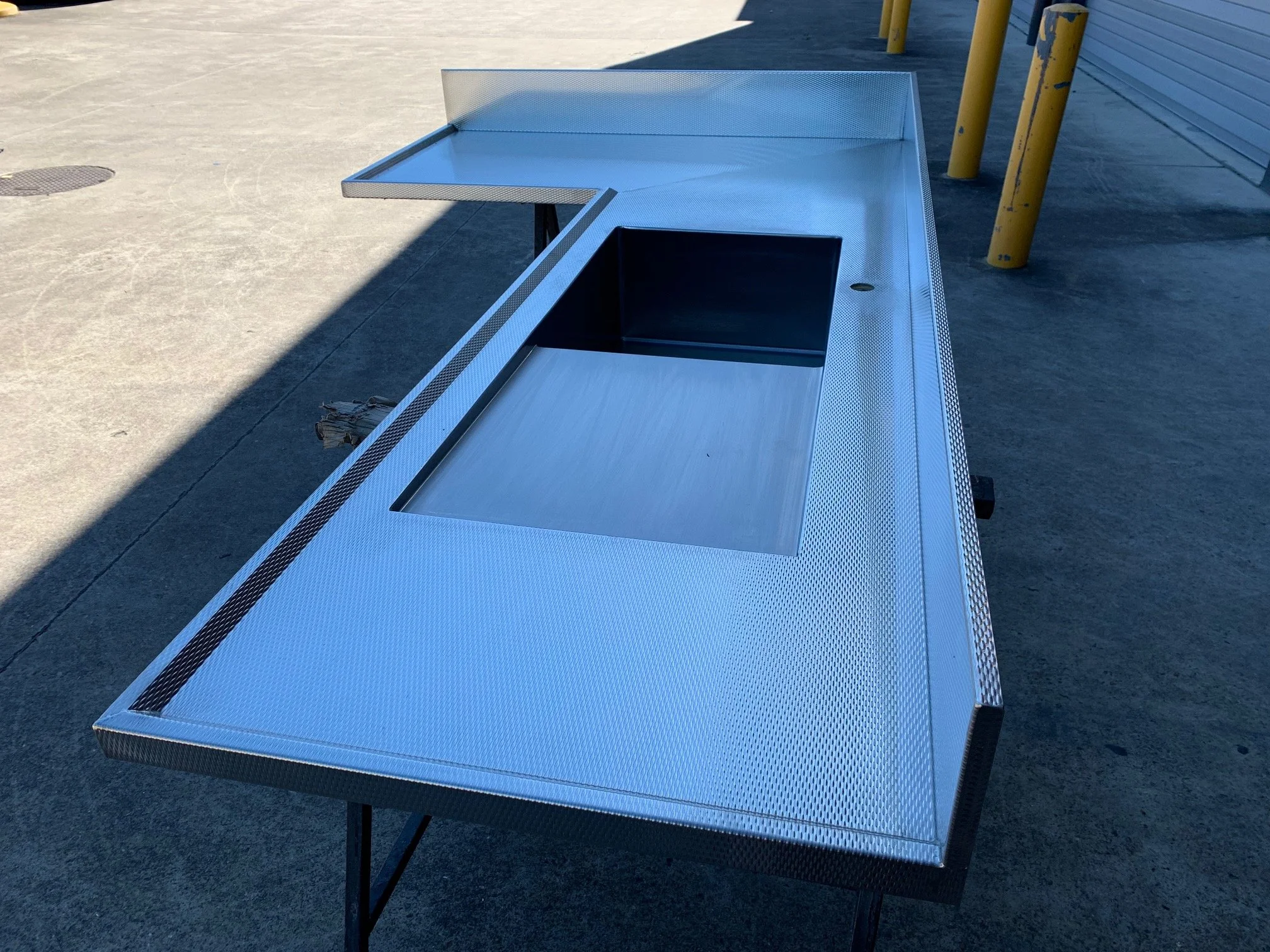 Stainless Steel L Shape Benchtop with Wet Edge & 5WL finish