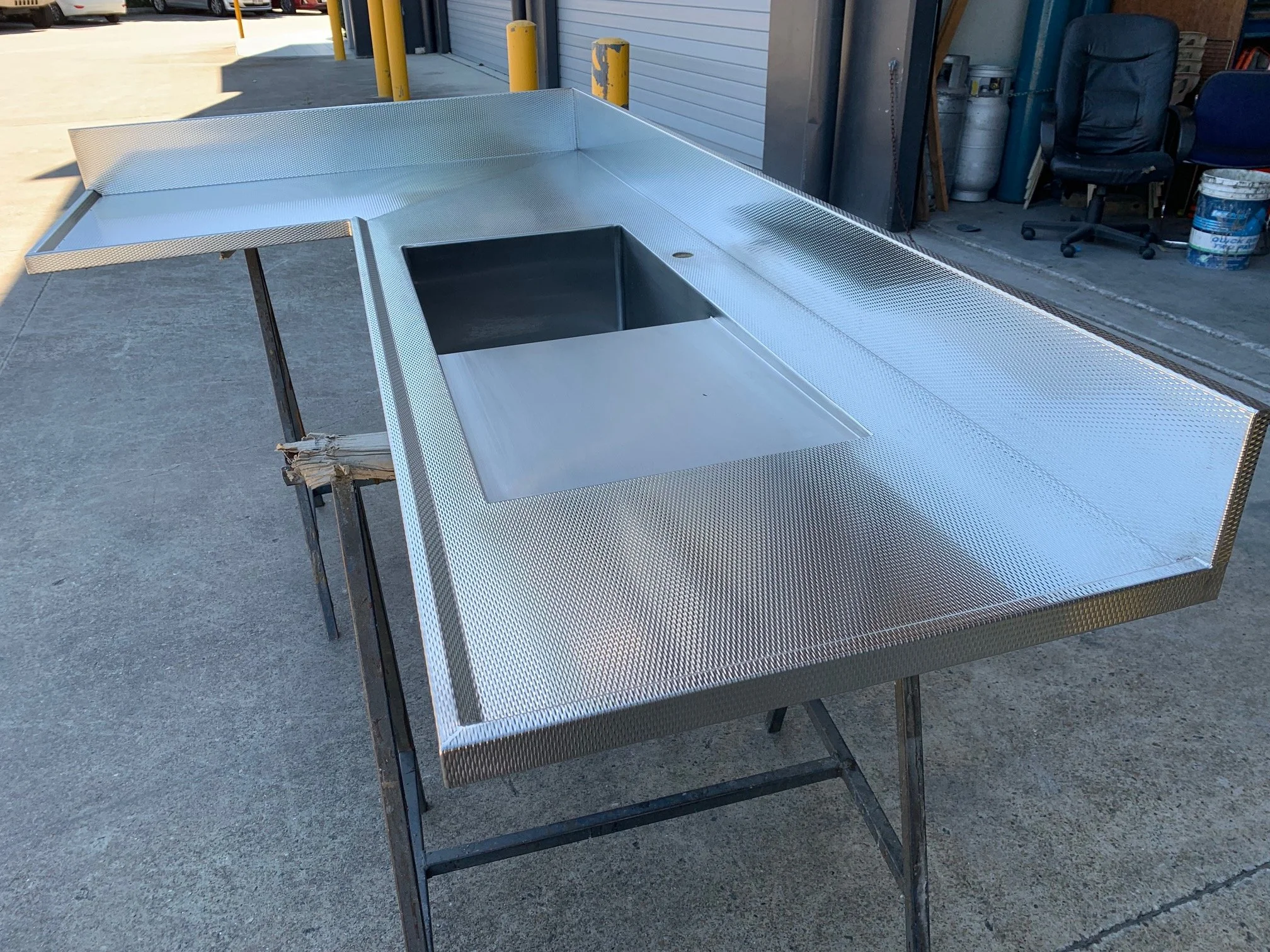 Stainless Steel L Shape Benchtop with Wet Edge & 5WL finish