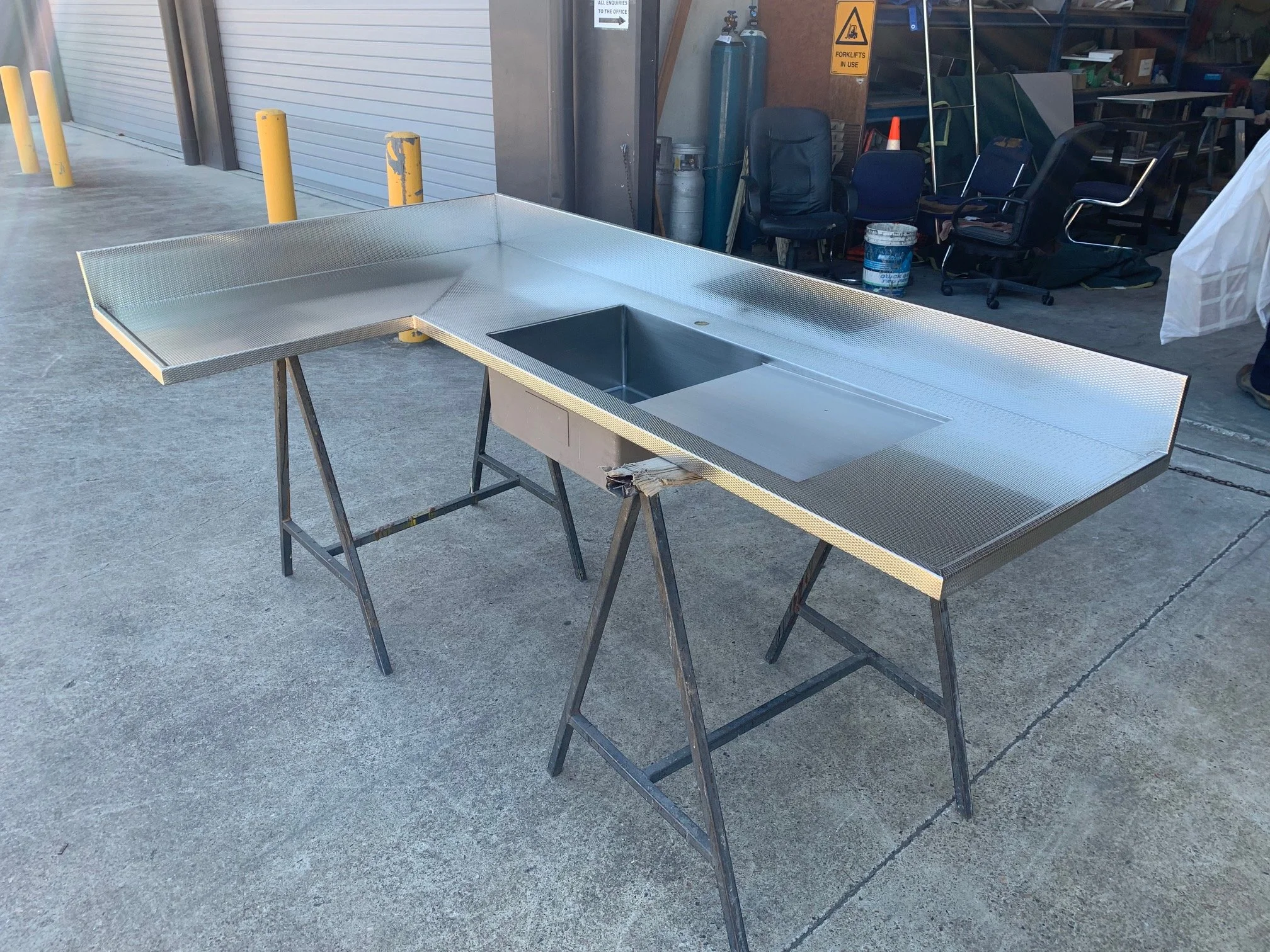 Stainless Steel L Shape Benchtop with Wet Edge & 5WL finish