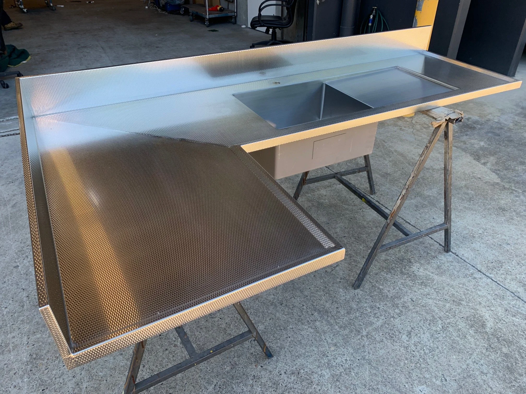 Stainless Steel L Shape Benchtop with Wet Edge & 5WL finish